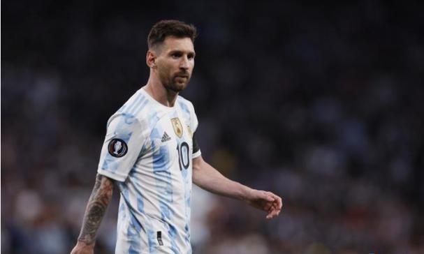 小姑娘，看见你们两个我突然想到一句古诗：小荷才露尖尖角，早有美女落上头，哈哈